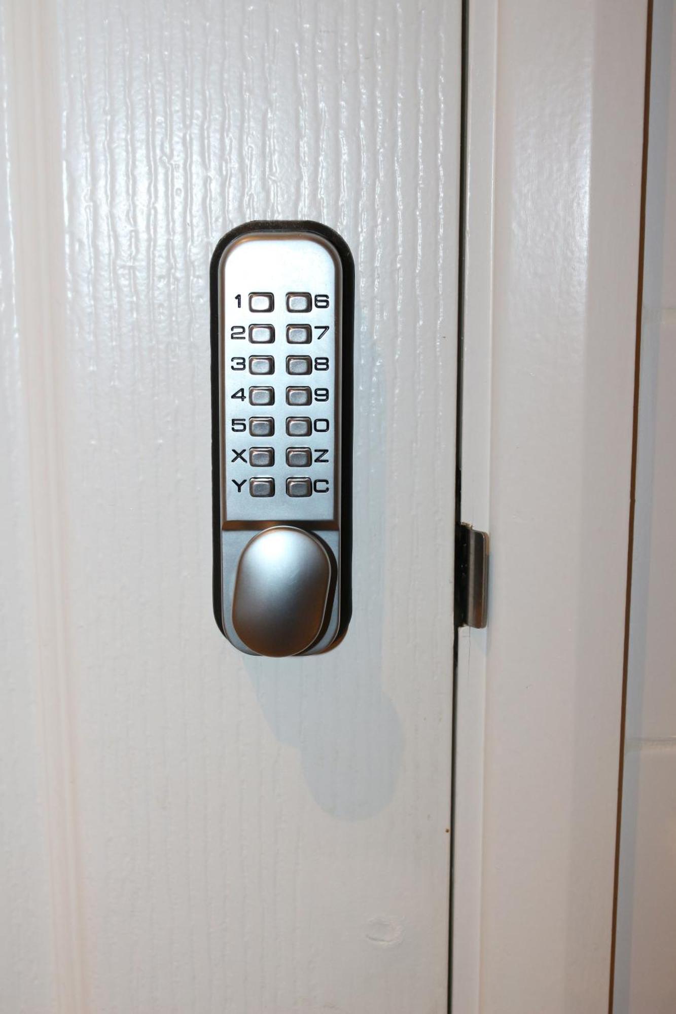 Ensuite Master Bedroom, Private Bathroom, Inside Family Home, Walking Distance To Harry Potter 왓퍼드 외부 사진